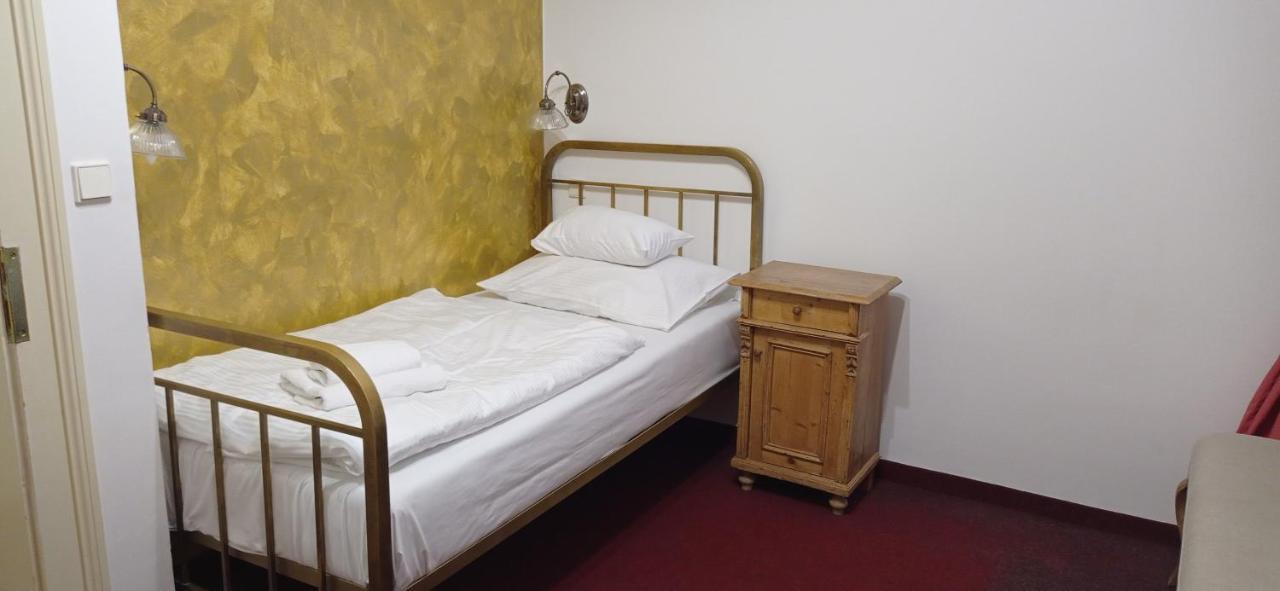U Zlateho Jelena Hotel