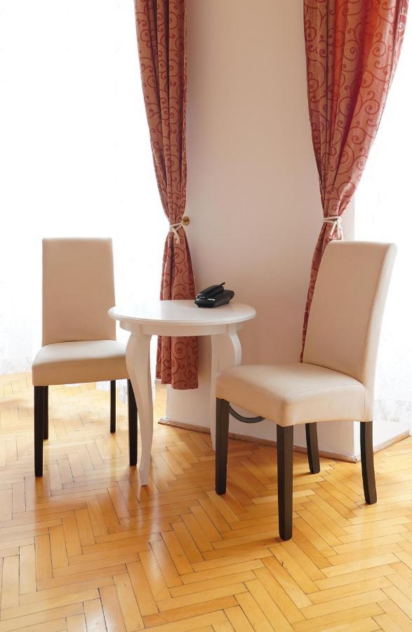 U Zlateho Jelena Hotel