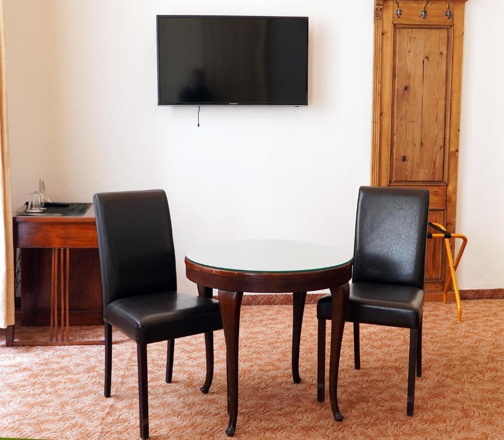 Hotel U Zlateho Jelena