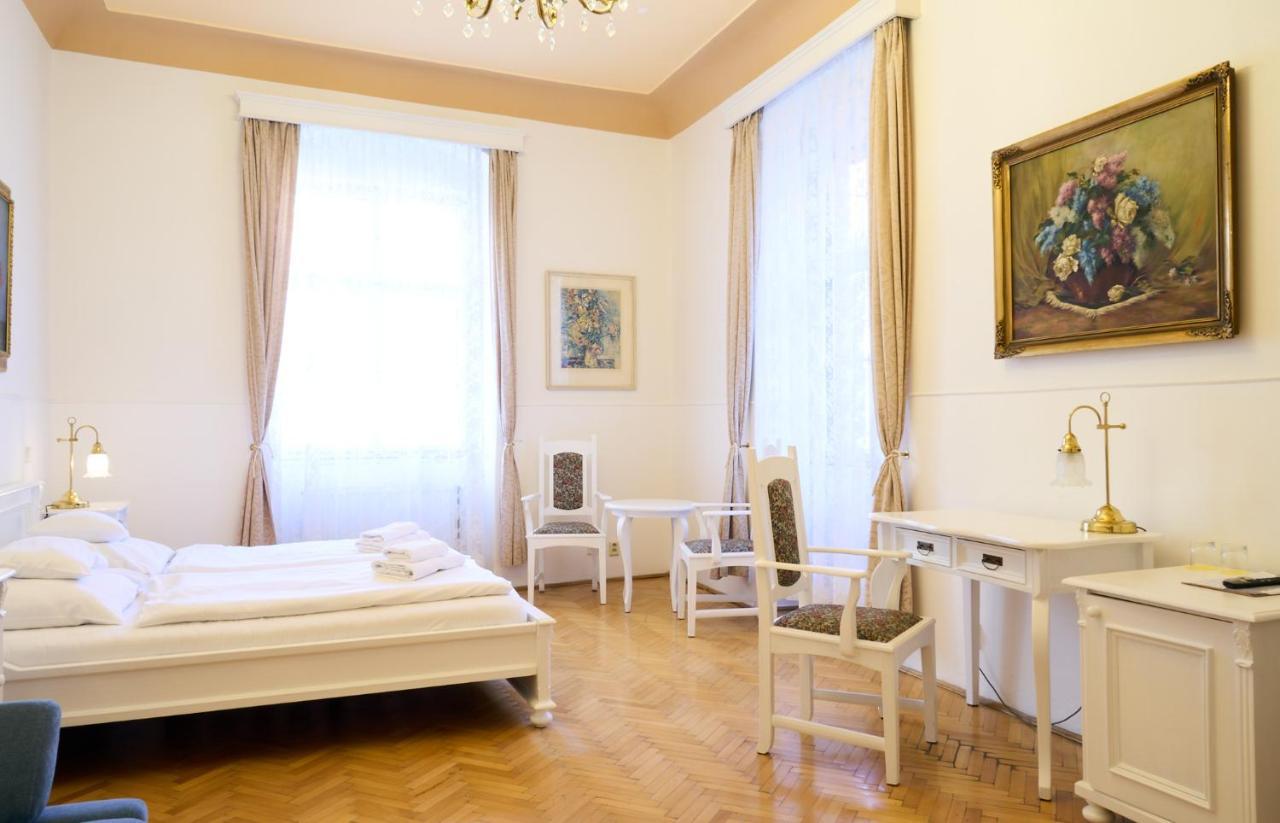 U Zlateho Jelena Hotel