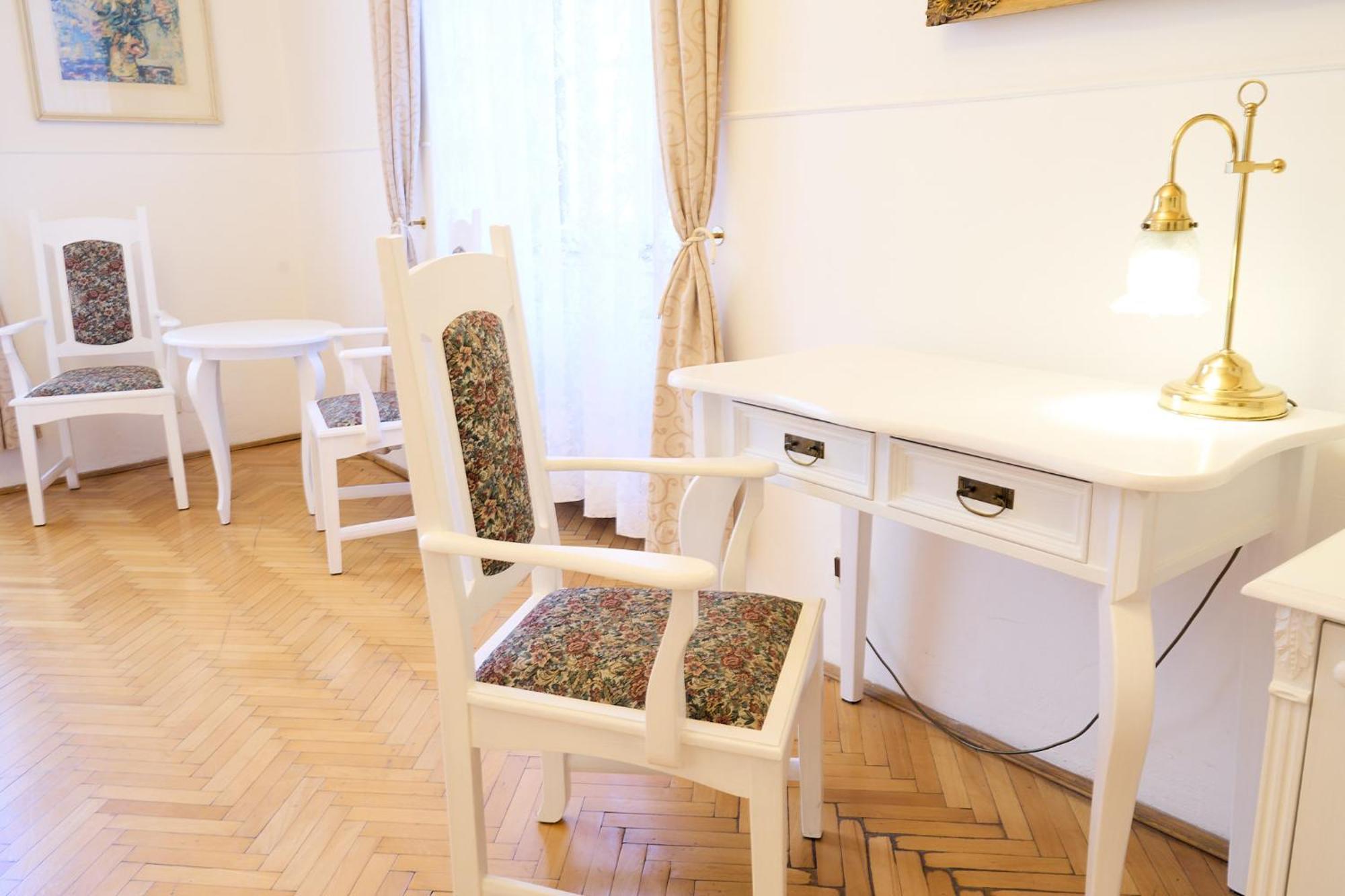 Hotel U Zlateho Jelena 4*