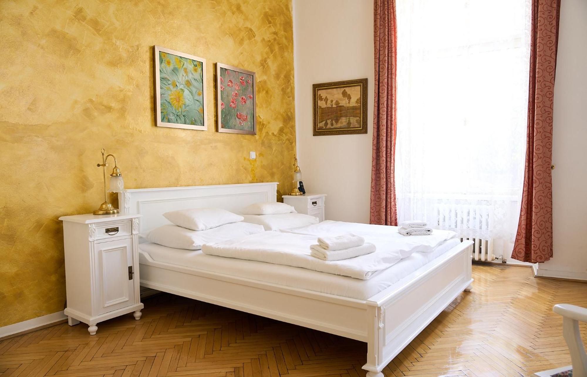 Hotel U Zlateho Jelena 4*